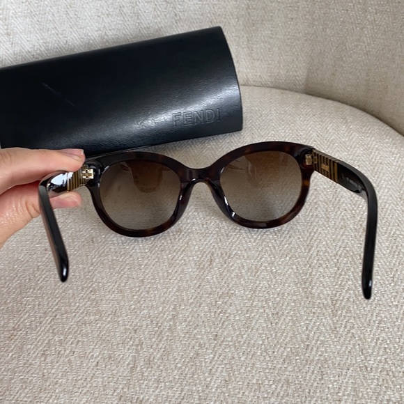 Fendi Sunglasses - Picture 4 of 9